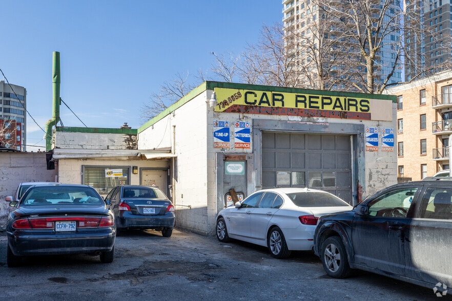 Primary Photo Of 140 Hinchey Av, Ottawa Auto Repair For Sale
