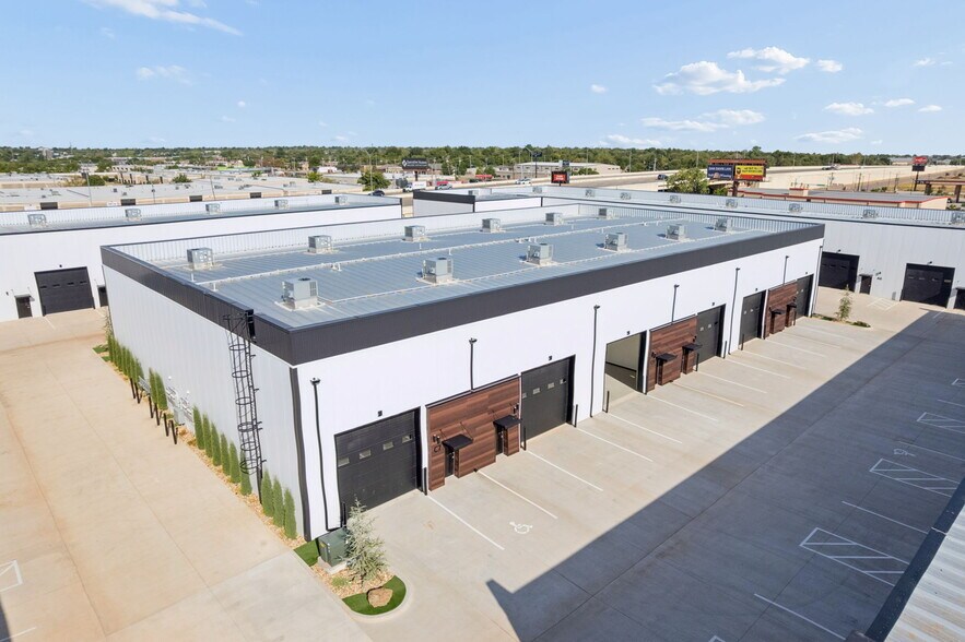 More Photos Of 7700 Broadway Ext, Oklahoma City Light Distribution For Sale