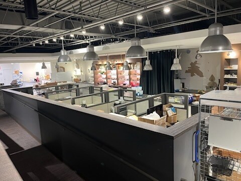 More Photos Of 7820 E Pleasant Valley Rd, Independence Loft Creative Space For Lease