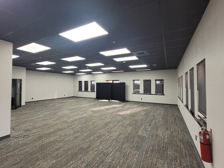 More Photos Of N96W15504-N96W15508 County Line Rd, Germantown Flex For Lease