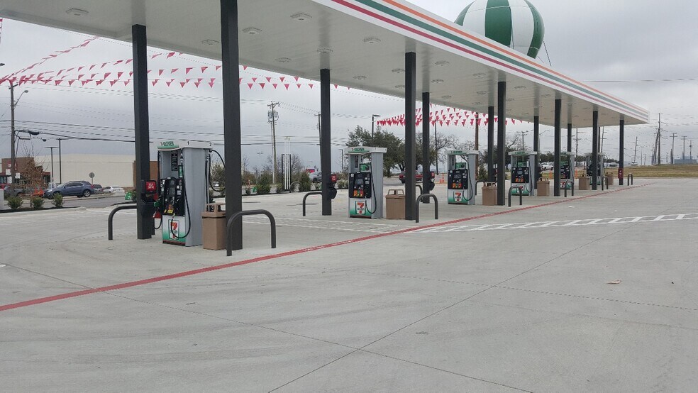 More Photos Of 2920 N Westmoreland Rd, Dallas Freestanding For Sale