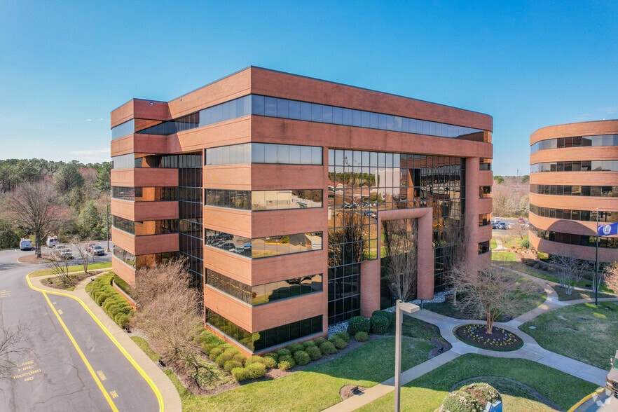 More Photos Of 860 Greenbrier Cir, Chesapeake Unknown For Lease