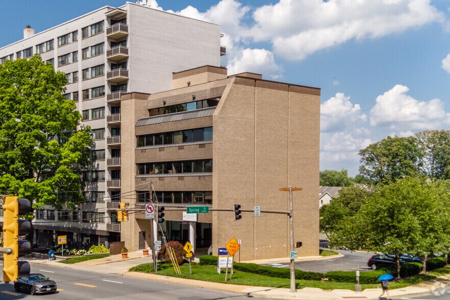 More Photos Of 8807 Colesville Rd, Silver Spring Medical For Lease