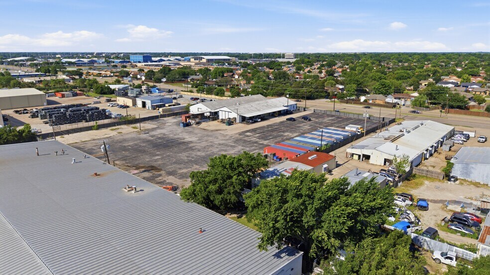 More Photos Of 1824 N 1st St, Garland Warehouse For Lease