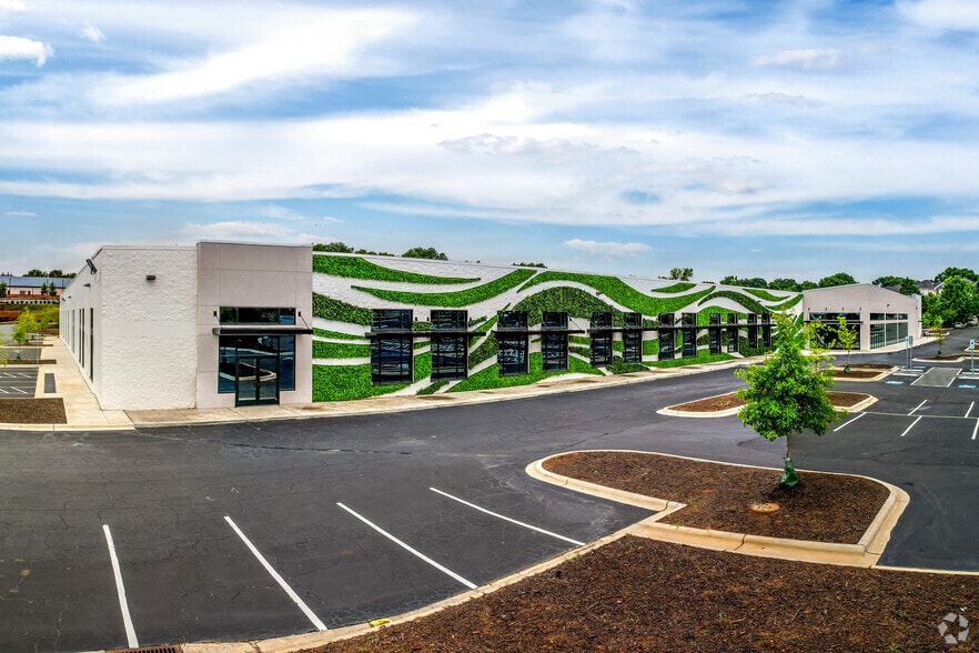 More Photos Of 801 E Arrowood Rd, Charlotte Office For Lease