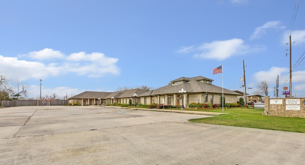 More Photos Of 80-90 Wilson Rd, Humble Medical For Lease