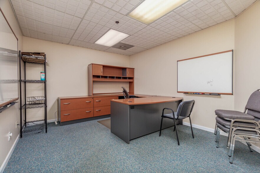 More Photos Of 116 Cliff Cave Rd, Saint Louis Office For Lease