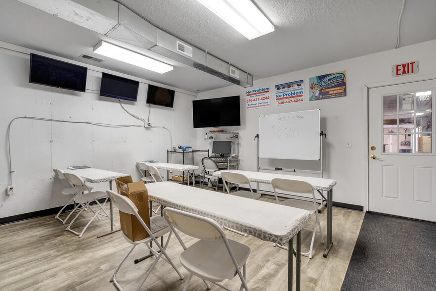 More Photos Of 1565 Kisker Rd, Saint Charles Office For Sale