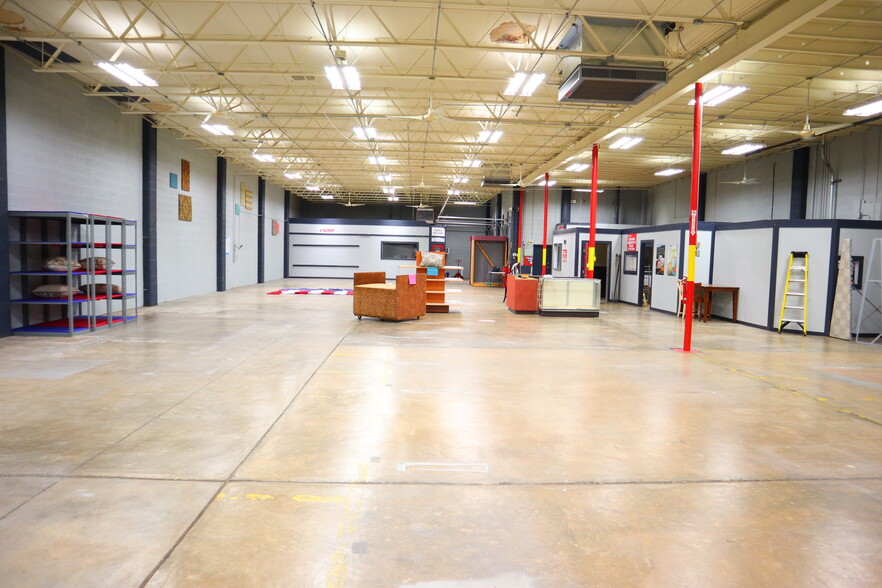 More Photos Of 1120 N Mesquite St, San Antonio Distribution For Lease