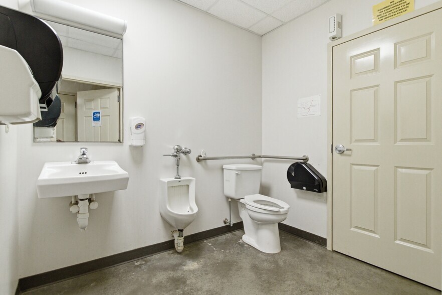 More Photos Of 89 Nolan Rd, Penfield General Retail For Sale