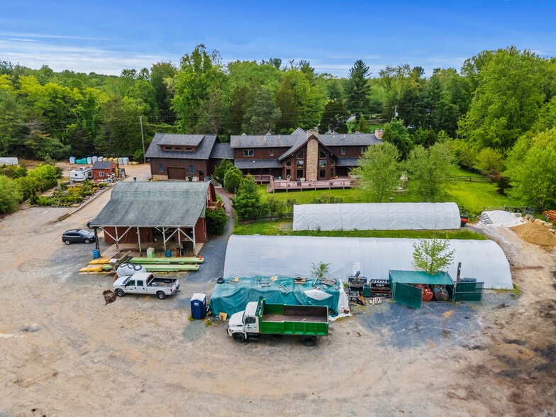 More Photos Of 11501 Popes Head Rd, Fairfax Garden Center For Sale