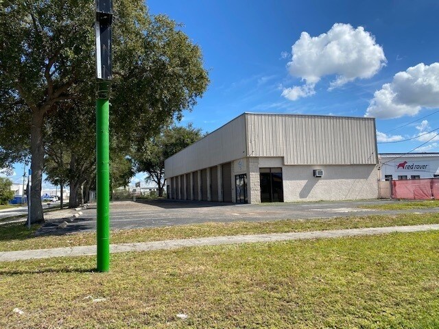 More Photos Of 12477 66th Street North, Largo Auto Repair For Lease