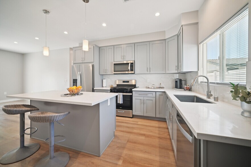 More Photos Of 8434 Oakdale Ave, Winnetka Multifamily For Sale