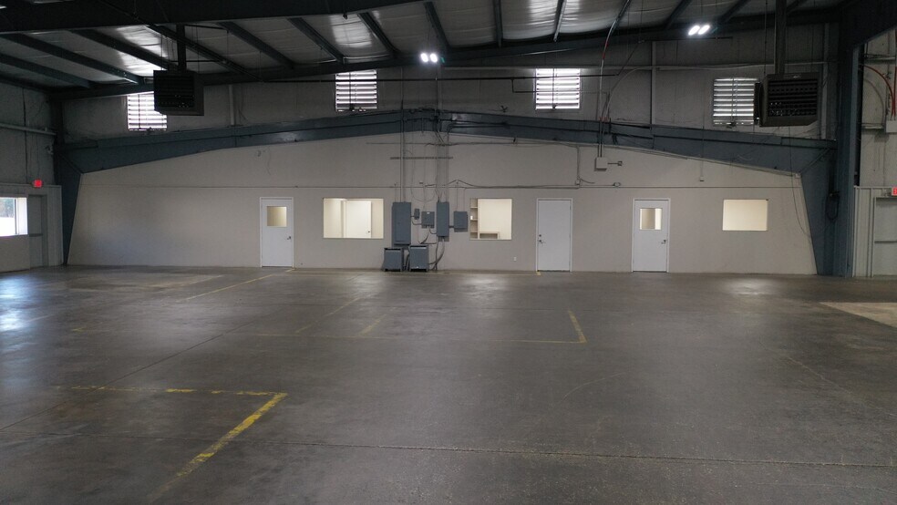 More Photos Of 600 S Loop 485, Gladewater Manufacturing For Lease