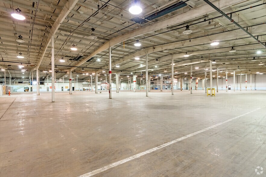 More Photos Of 1111 Hope St, Covington Distribution For Lease