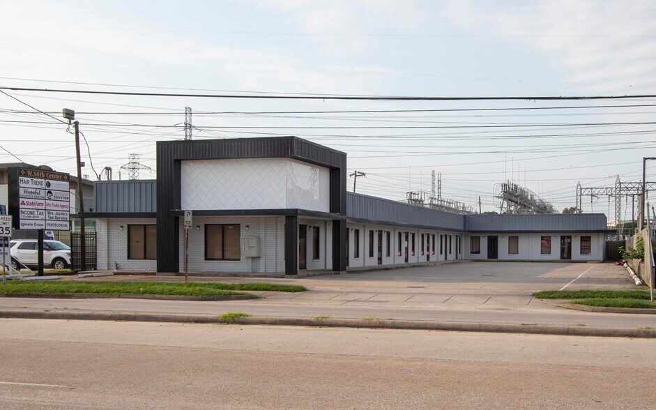 More Photos Of 2015 W 34th St, Houston Storefront Retail Office For Lease