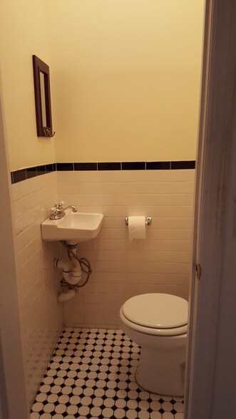 More Photos Of 188 Broadway, Brooklyn Storefront Retail Residential For Lease
