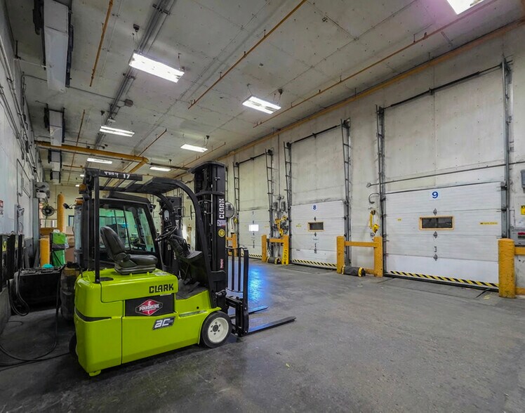 More Photos Of 1015 New York Ave, Toledo Distribution For Sale