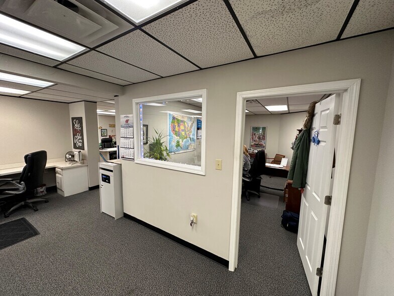 More Photos Of 120 Commerce Cir, Fayetteville Office For Lease