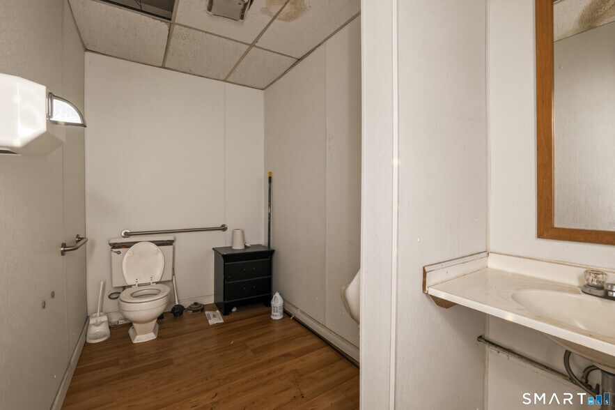 More Photos Of 1930 Silas Deane Hwy, Rocky Hill Freestanding For Sale