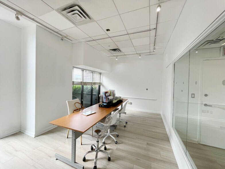 More Photos Of 325-333 N Des Plaines St, Chicago Apartments For Lease
