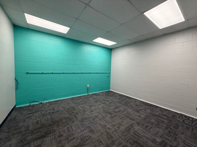 More Photos Of 2960 W Enon Rd, Xenia Flex For Lease