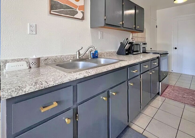 More Photos Of 511 Spruce St SE, Albuquerque Apartments For Sale