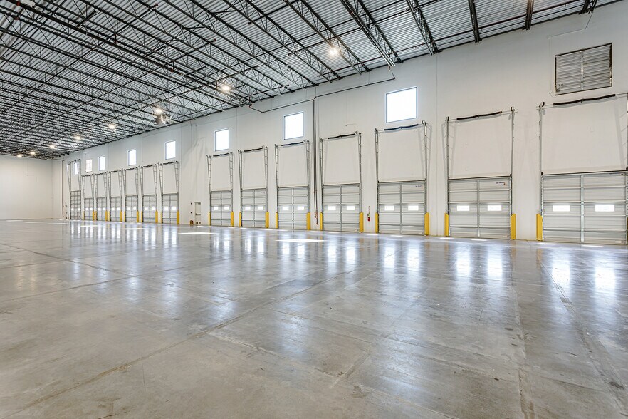 More Photos Of 230 Innovation Way, Hendersonville Warehouse For Lease