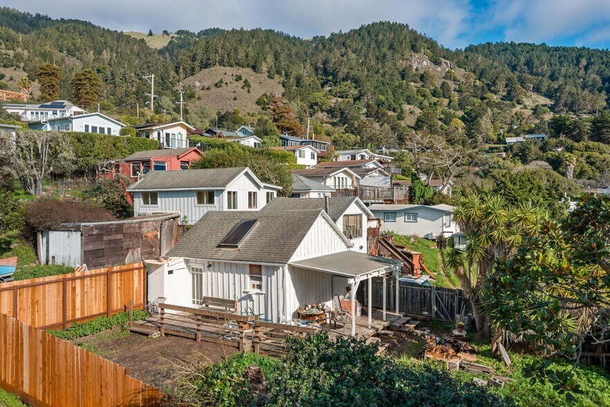 More Photos Of 3488 Shoreline hwy, Stinson Beach Storefront Retail Residential For Sale
