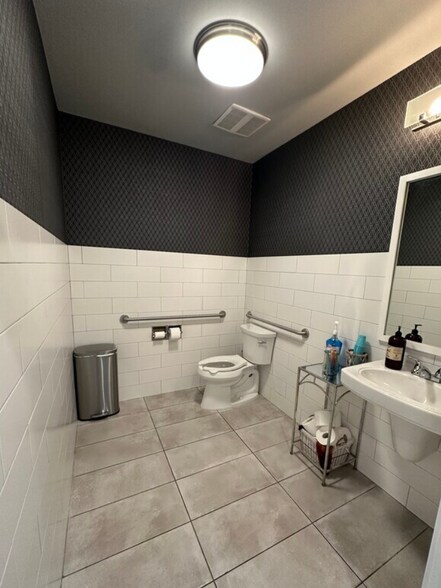 More Photos Of 12335 Hymeadow Dr, Austin Office For Sale