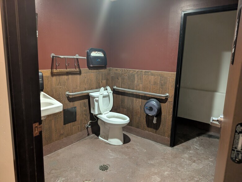 More Photos Of 827-835 4th Ave, San Diego Storefront For Sale