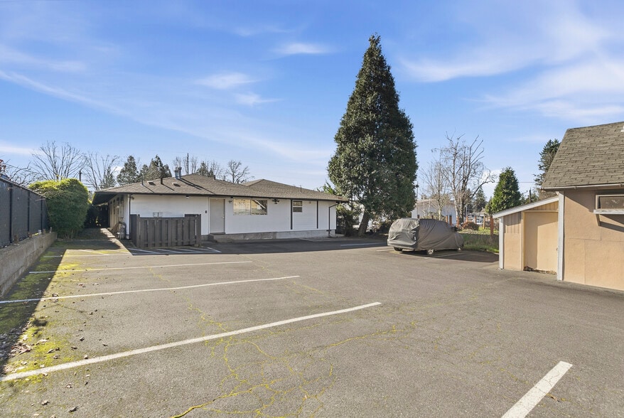More Photos Of 9055 SW Beaverton Hillsdale Hwy, Portland Office For Lease