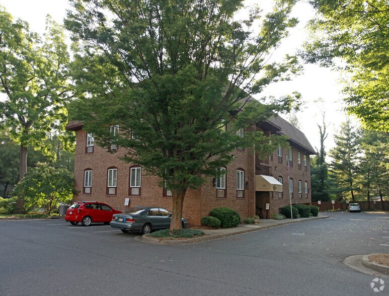 More Photos Of 201 Park Washington Ct, Falls Church Office For Sale