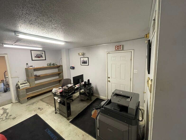 More Photos Of 1013 Bert St, La Place Warehouse For Sale