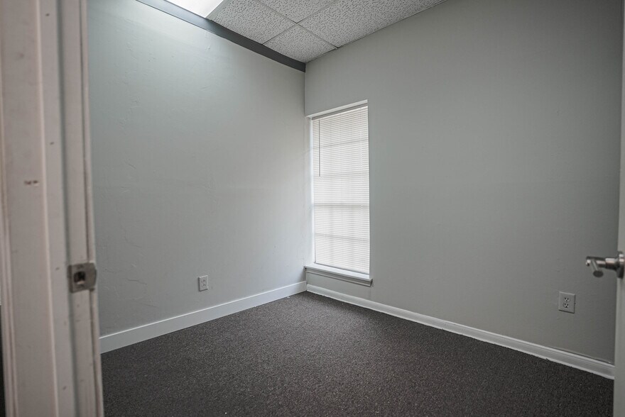 More Photos Of 14721 Pebble Bend Dr, Houston Medical For Sale