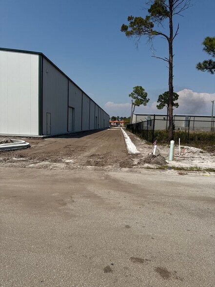 More Photos Of 3092 Oxbow Cir, Cocoa Industrial For Lease