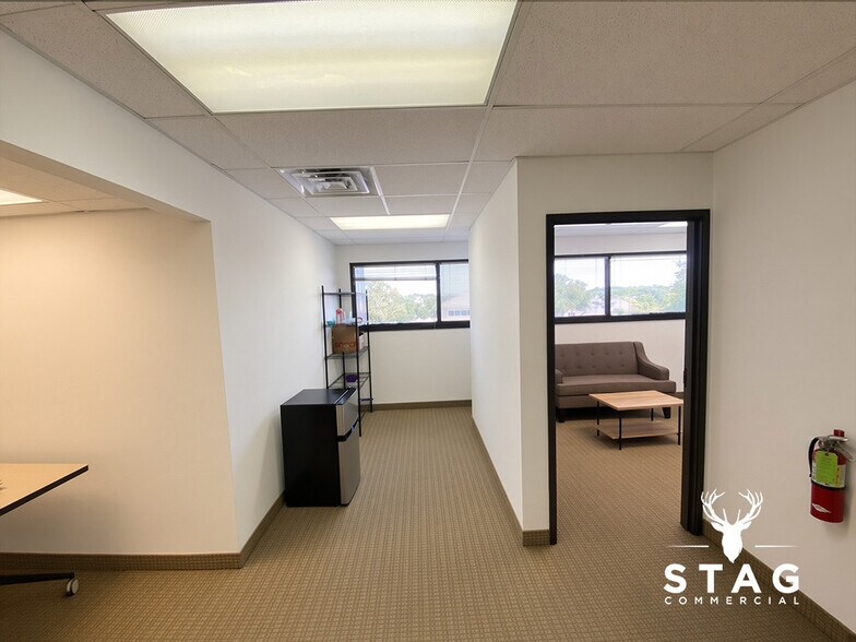 More Photos Of 3901 Airport Fwy, Bedford Office For Lease