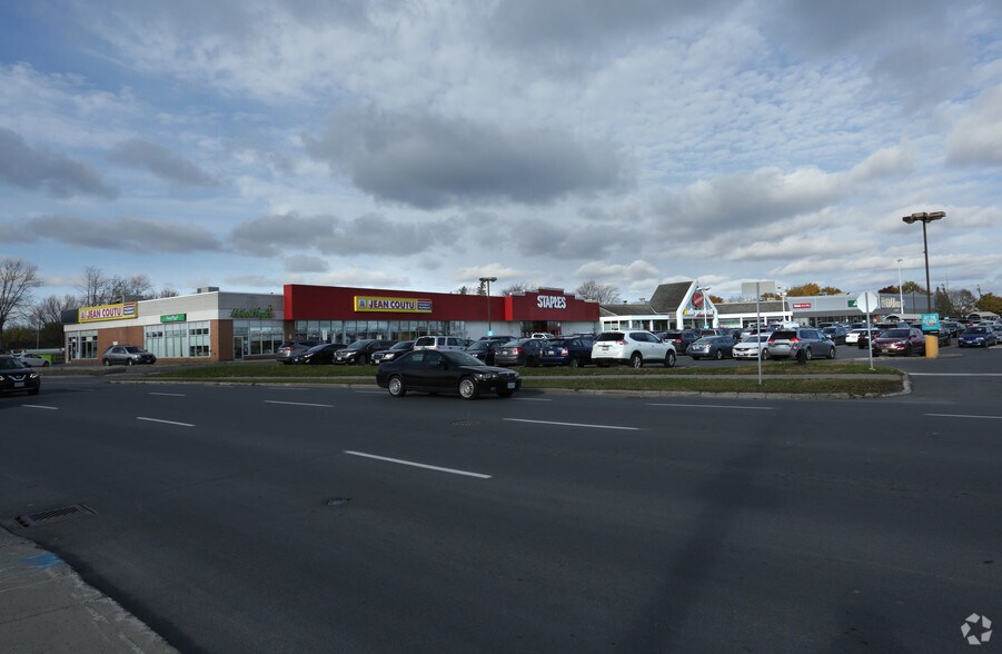 Primary Photo Of 31 9th St E, Cornwall Storefront For Lease