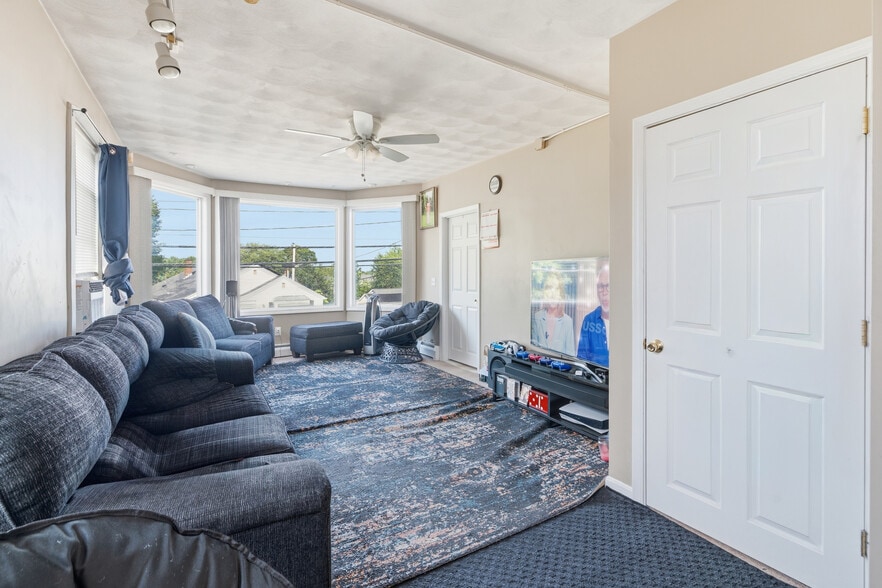 More Photos Of 620 Killingly St, Johnston Restaurant For Sale