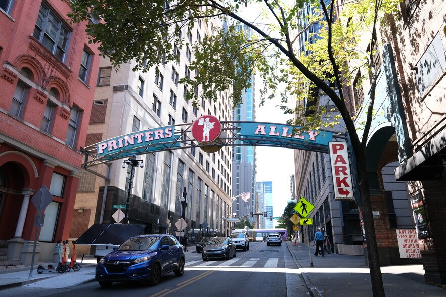 More Photos Of 208 3rd Ave N, Nashville Office For Sale