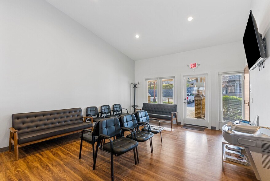 More Photos Of 304-306 Boston Sq, Georgetown Healthcare For Sale