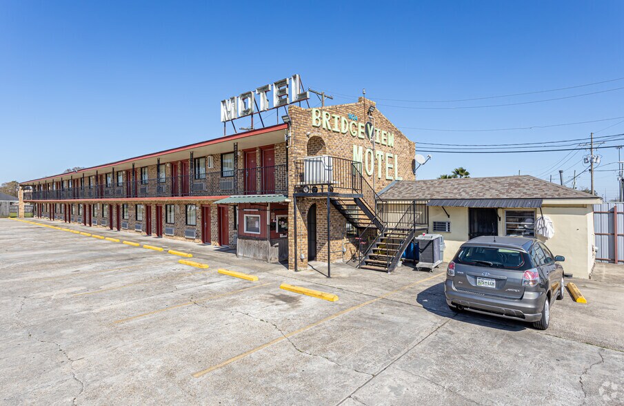 Primary Photo Of 1024 Bridge City Ave, Westwego Hotel For Sale
