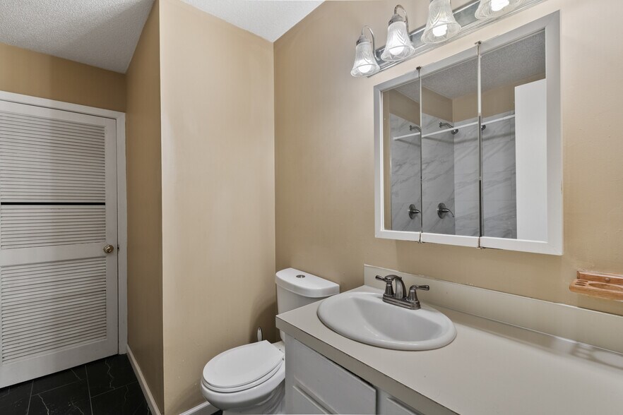 More Photos Of 2319 Vinton St, Omaha Office Residential For Sale