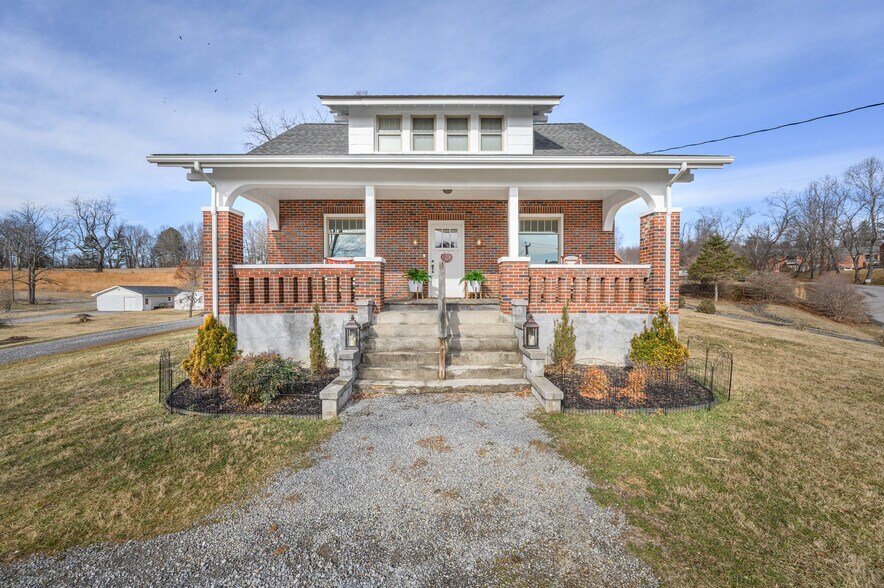 More Photos Of 132 Christiansburg Pike NE, Floyd Flex For Sale