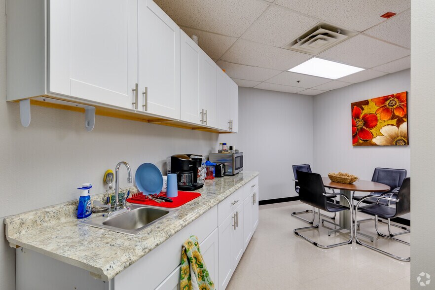 More Photos Of 2110 E Flamingo Rd, Las Vegas Medical For Lease