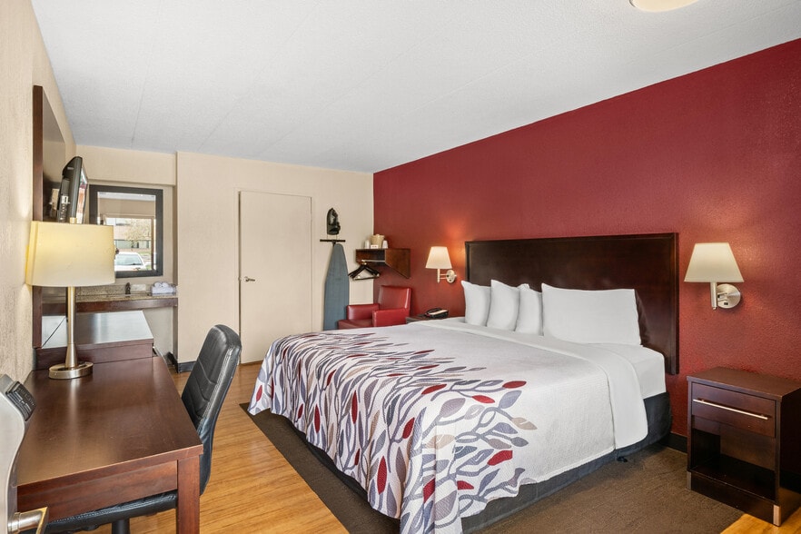 More Photos Of 3615 Dunckel Dr, Lansing Hotel For Sale