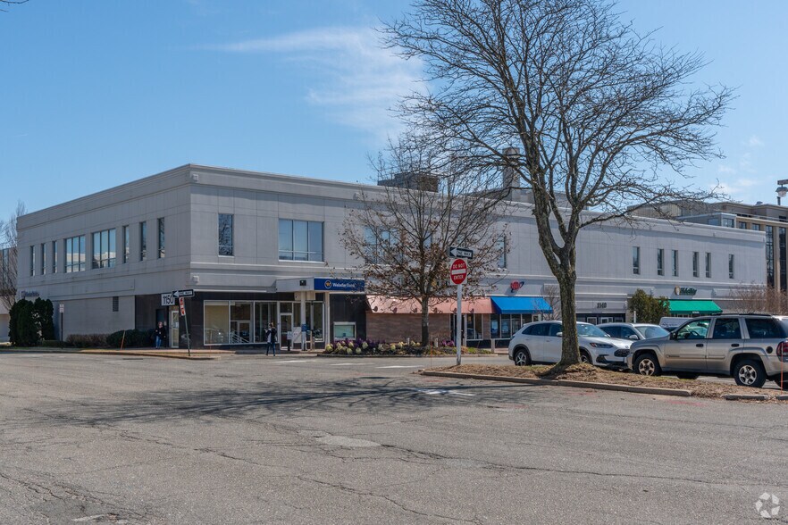 More Photos Of 1140-1150 Franklin Ave, Garden City Storefront Retail Office For Lease