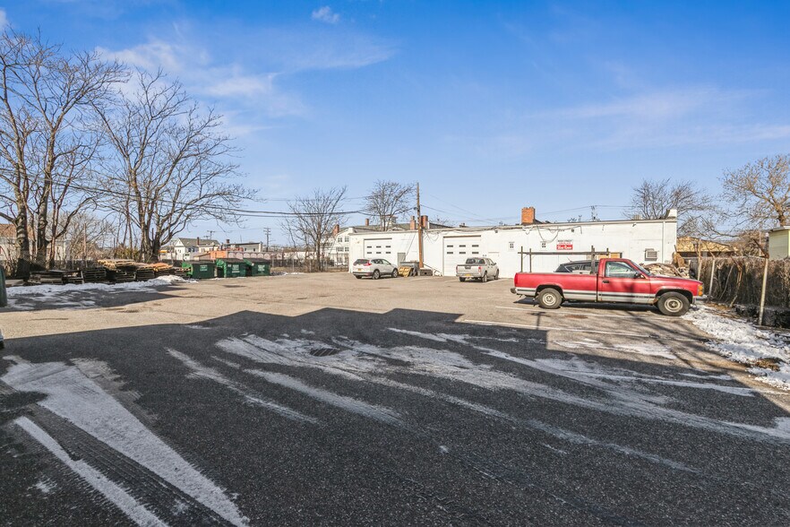 More Photos Of 318 E Main St, Patchogue Freestanding For Sale