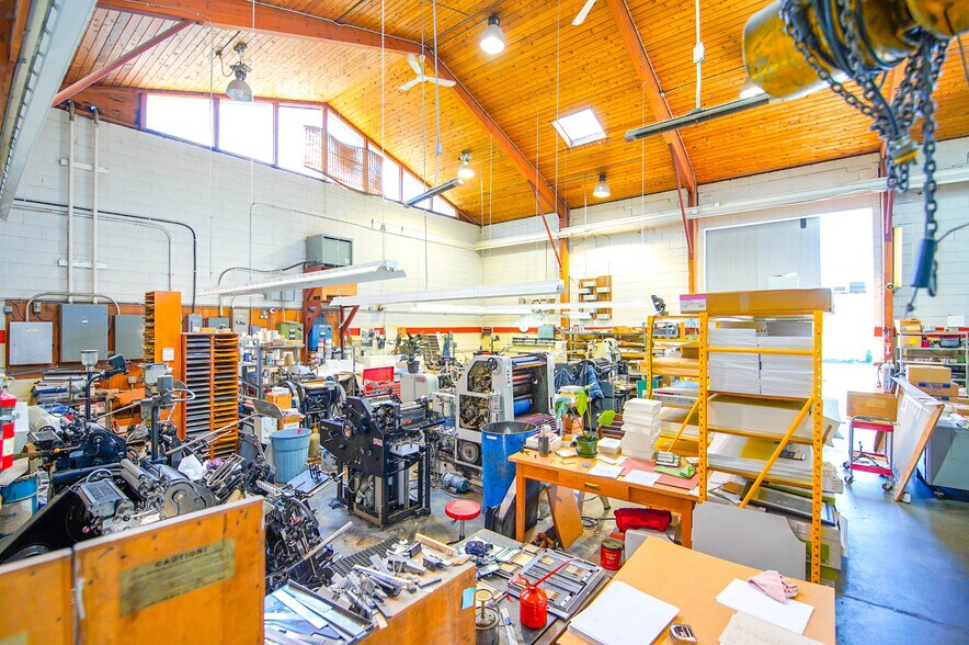 More Photos Of 4918 Napier St, Port Alberni Flex For Sale