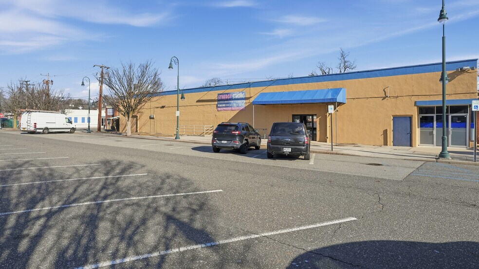 More Photos Of 117-133 Merrick Ave, Merrick Storefront For Lease